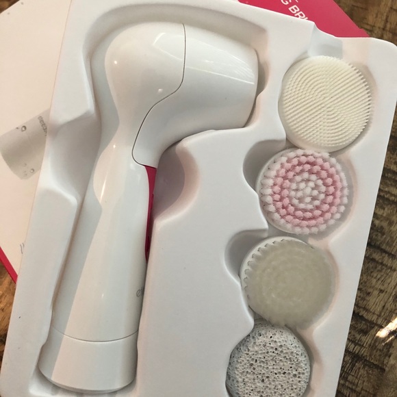 NIB electric face cleansing brush system - Picture 2 of 2